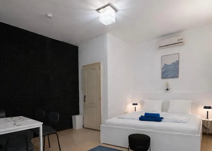 Guest house Oktogon Panzio 3*