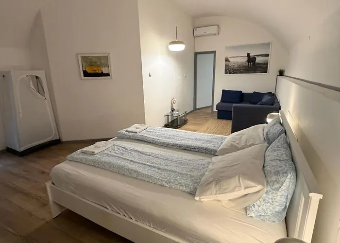Oktogon Panzio 3* Budapest